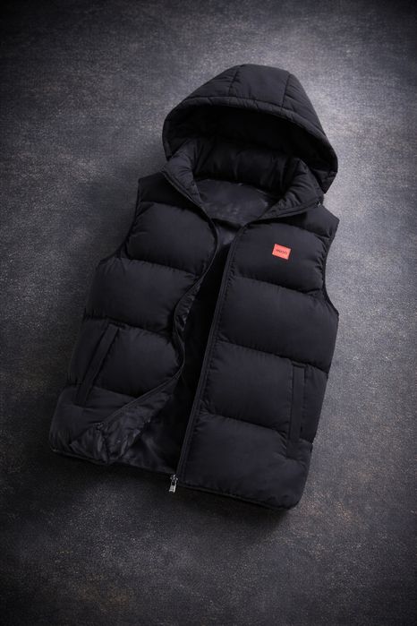 ЦЕНА БЫЛА 3000!Мужская брендовая жилетка Hugo Boss,черная безрукавка