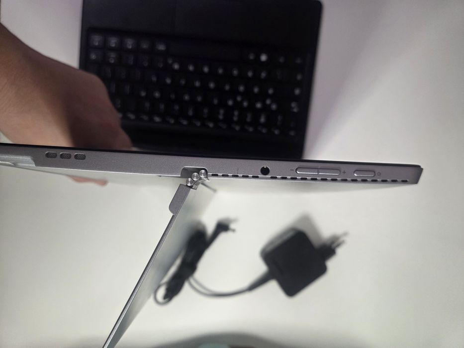 Lenovo tablet 2w1