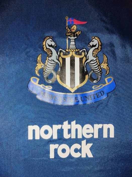 Спортивна вітровка Adidas з символікою Newcastle United