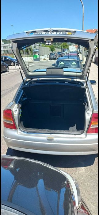 Astra Opel 2001 na cor cinzenta