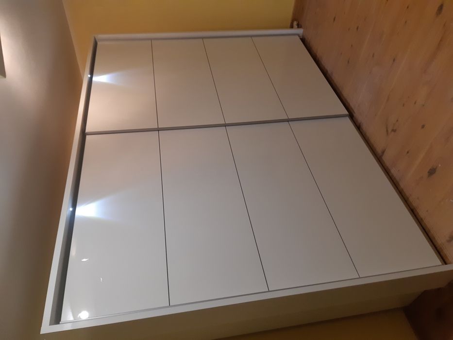 Montaż mebli z paczek, skręcanie, składanie