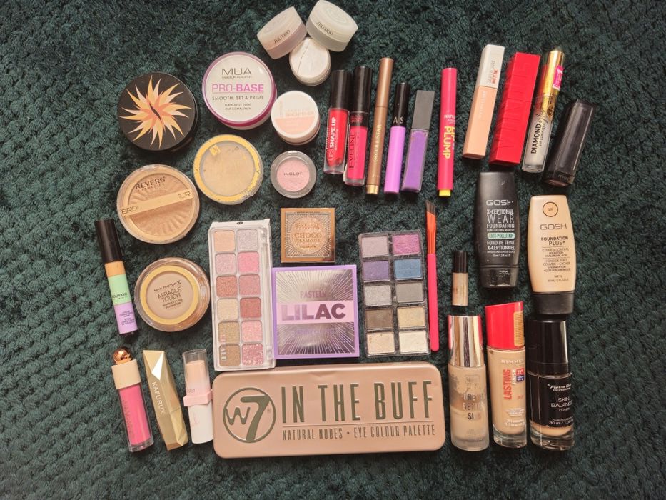 Mix kosmetyków do makijażu  Cena Ostateczna