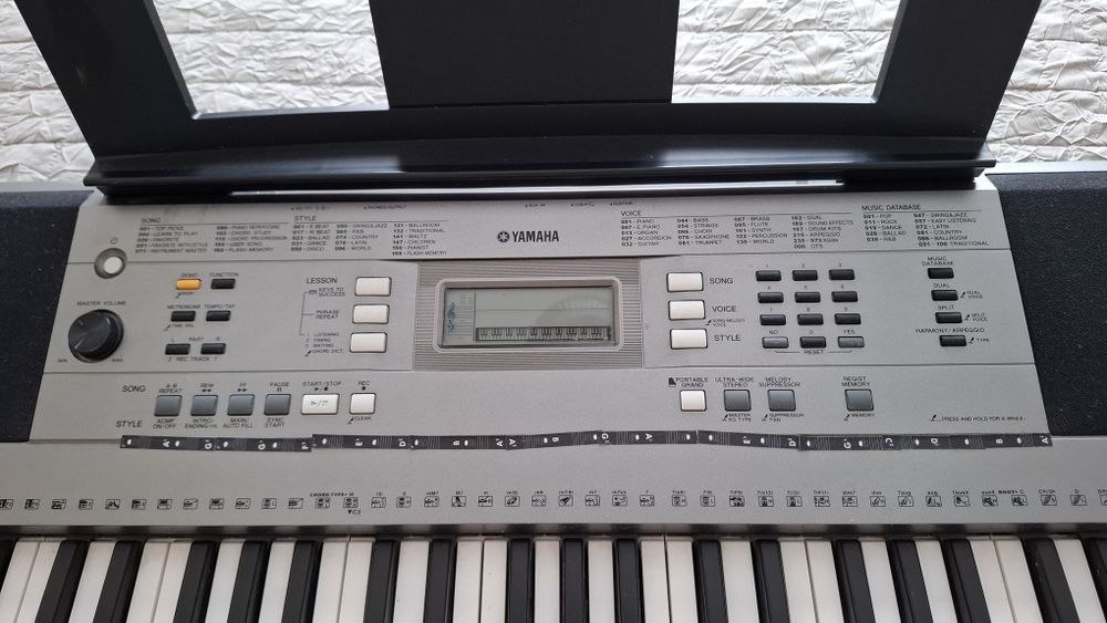 Keyboard Yamaha PSR E353