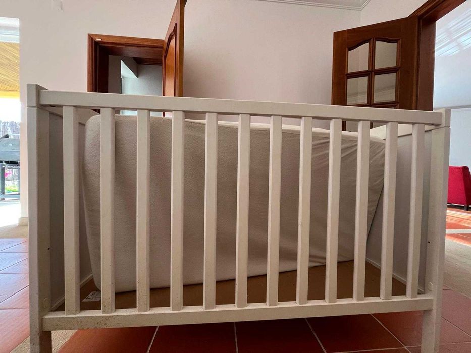 Berço, colchão e trave protectora IKEA