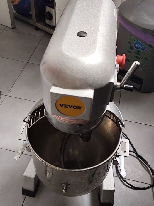 Batedeira Industrial / Comercial VEVOR B15-BT (15 Litros) – Como Nova / Excelente Estado