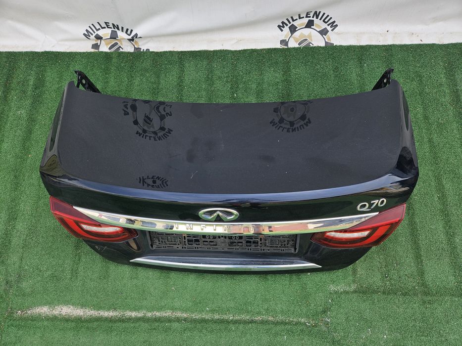 Кришка багажника в зборі на infiniti q70