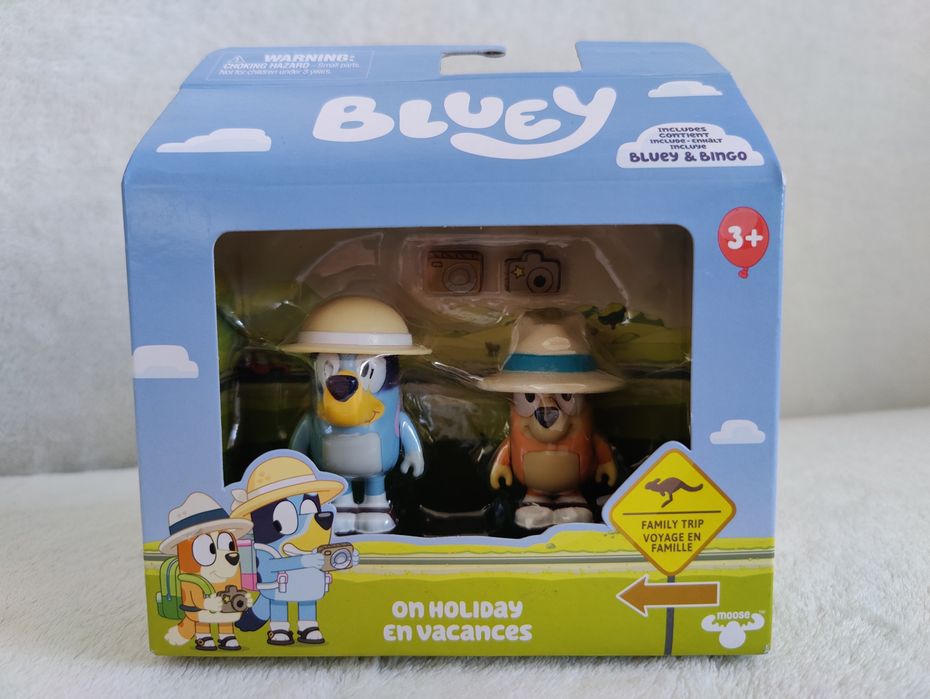 Nowy zestaw figurek Bluey and Bingo on holiday. Na wakacjach.