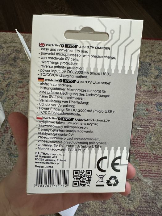 Ładowakra do e-papierosa/ akumulatorów