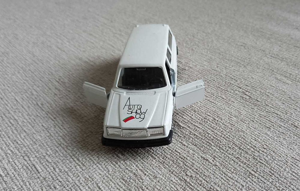 VOLVO 264 (Station wagon) – Miniatura – Norev