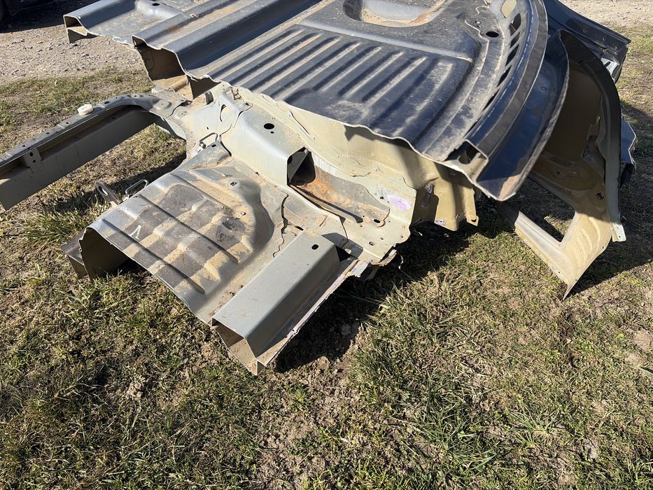 Tesla 3 2023р крило,четверть PMNG