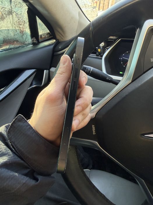 Продам iPhone 13 на 128