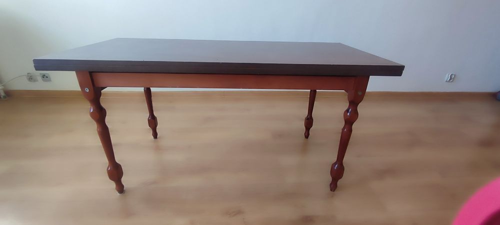 Sprzedam ławo-stół w kolorze wiśnia.