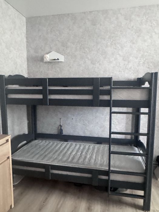 Двухярусне ліжко з ясеня