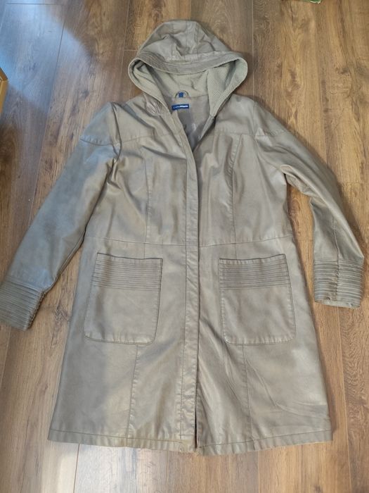 Kurtka z kapturem z eko skóry
