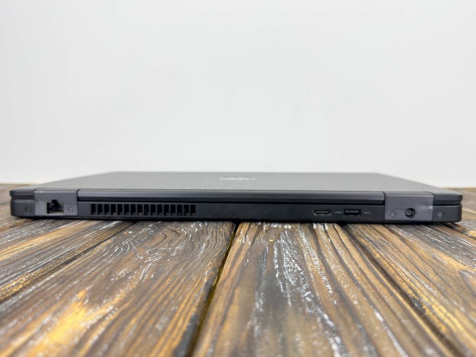 РОЗПРОДАЖ! Професійний Ноутбук з Сенсорним Екраном Dell Precision 3520 /Quadro M620 2 GB