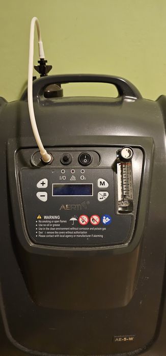 Medyczny koncentrator tlenu na kółkach AE-5-W Aerti