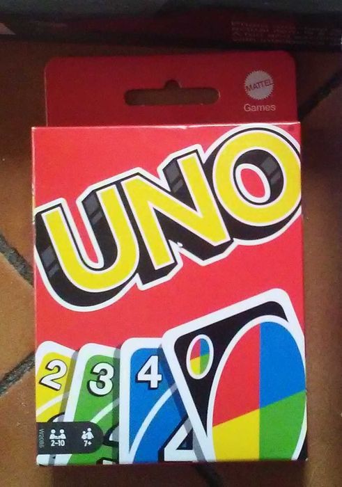 Karty UNO gra dla całej rodziny