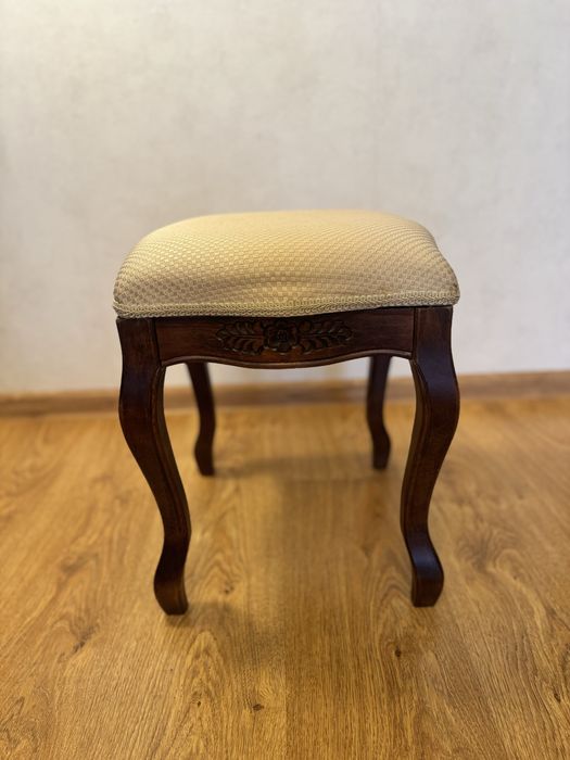 Taboret tapicerowany