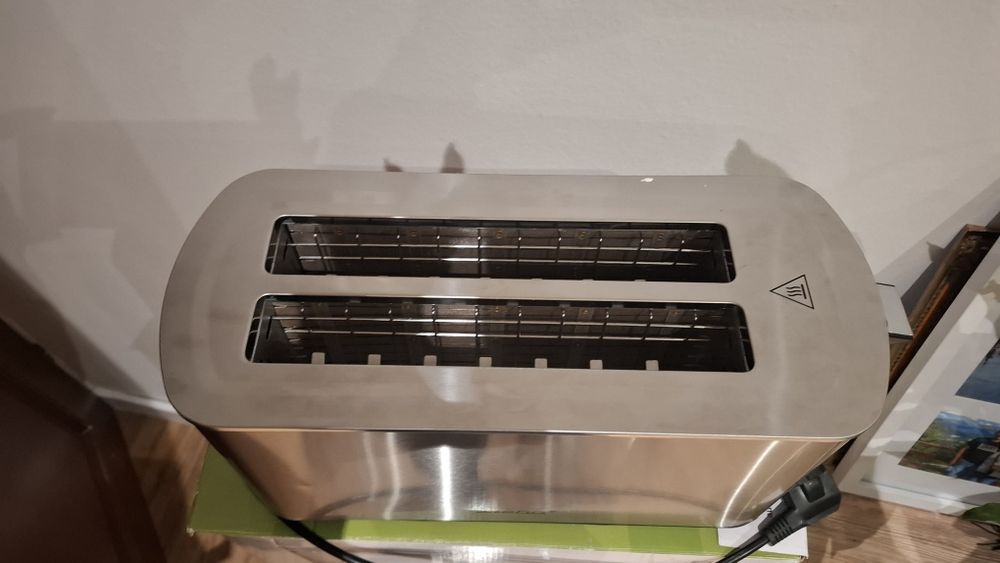 Toster z długimi szczelinami