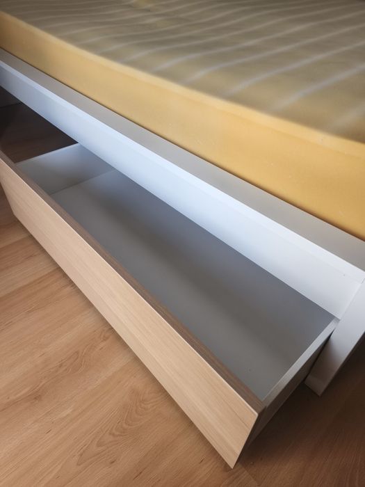 Cama de casal IKEA