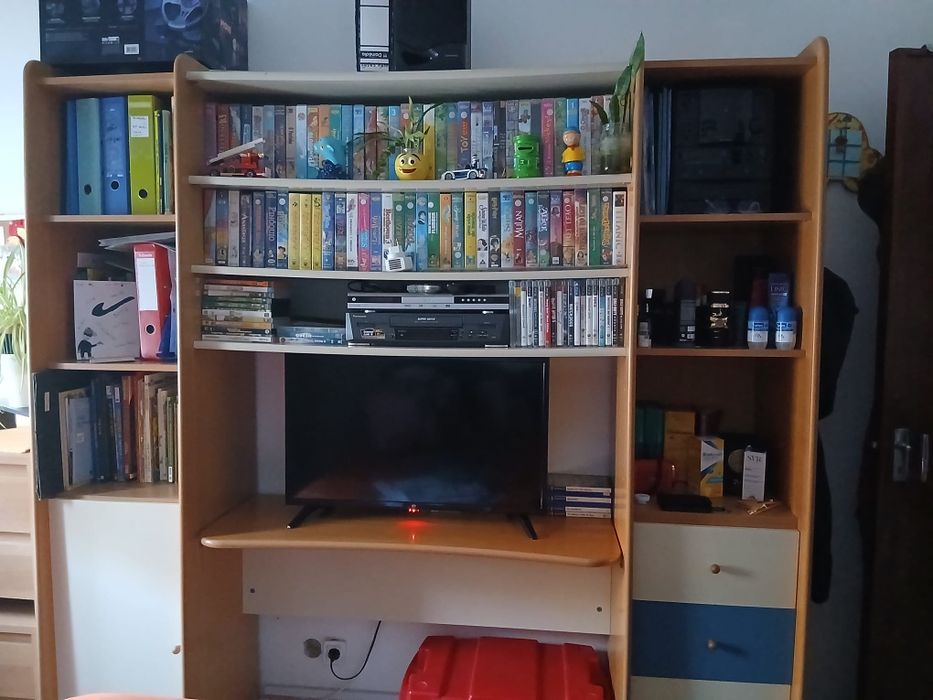 Mesa de centro e estante de quarto