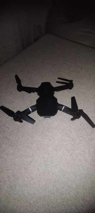 Drone com câmera e bolsa de transporte