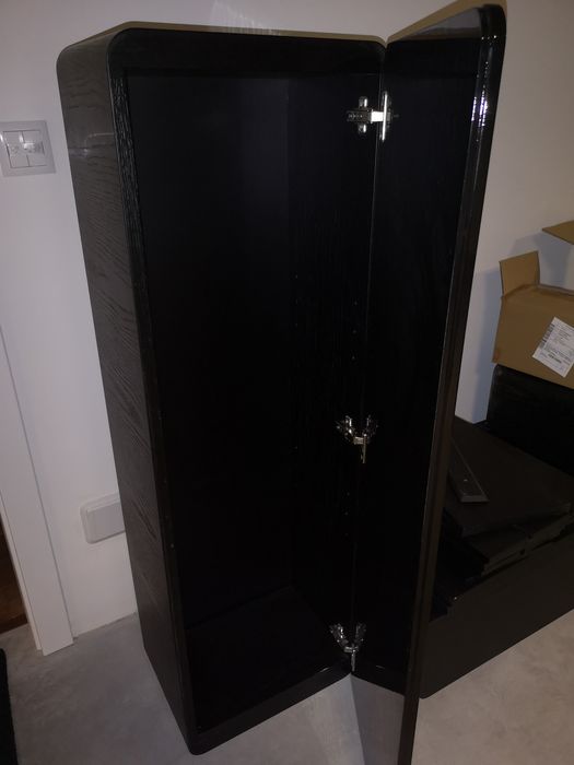 Movel parede wengue com tampo de vidro preto