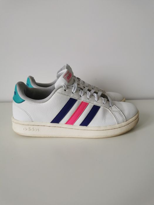 Białe buty Adidas Grand Court Energy
