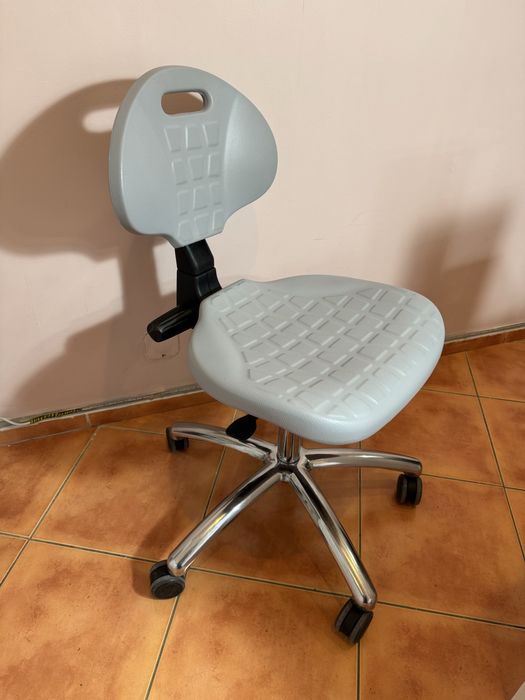 Krzesło kosmetyczne regulowane