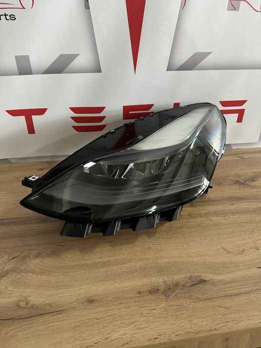 Tesla model 3 Y фара ліва права лінза