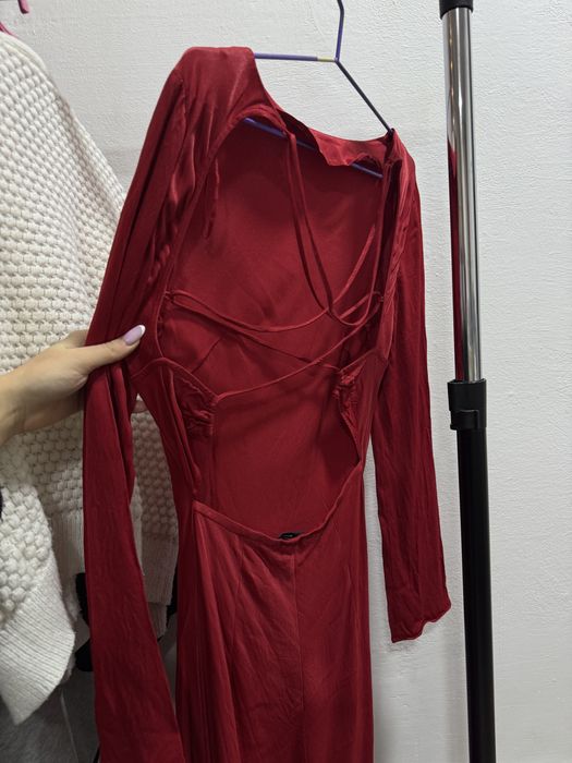 Атласна сукня в підлогу