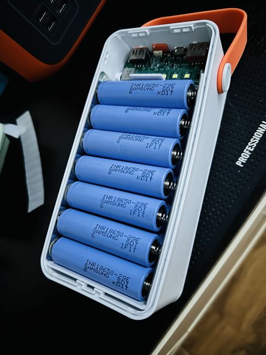 PowerBank 60000Mah + яркий фонарик и кабеля