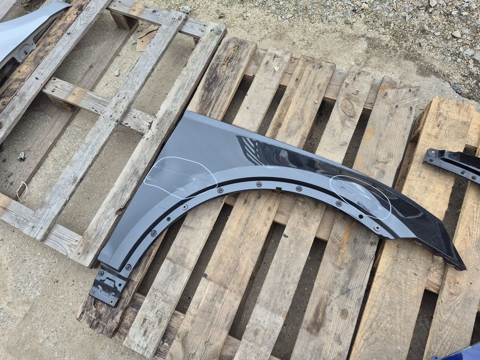 Przedni prawy błotnik Audi q5