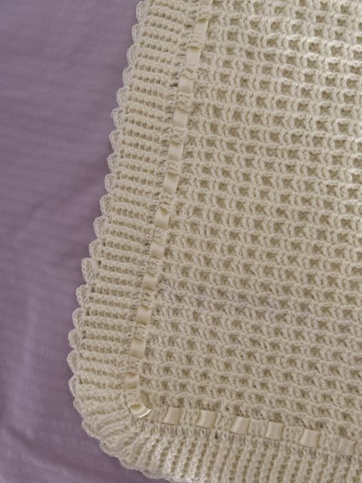 Mantinha lã amarela feita a mão