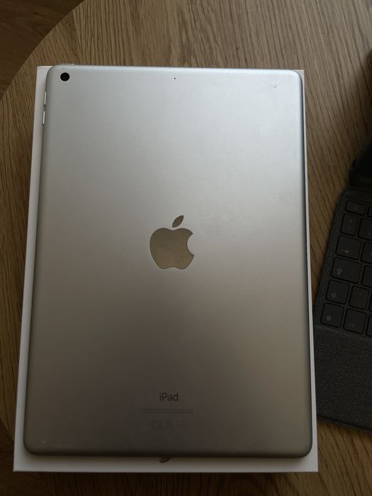 iPad 8th gen 32 GB Case z klawiaturą Logitech Combo Touch