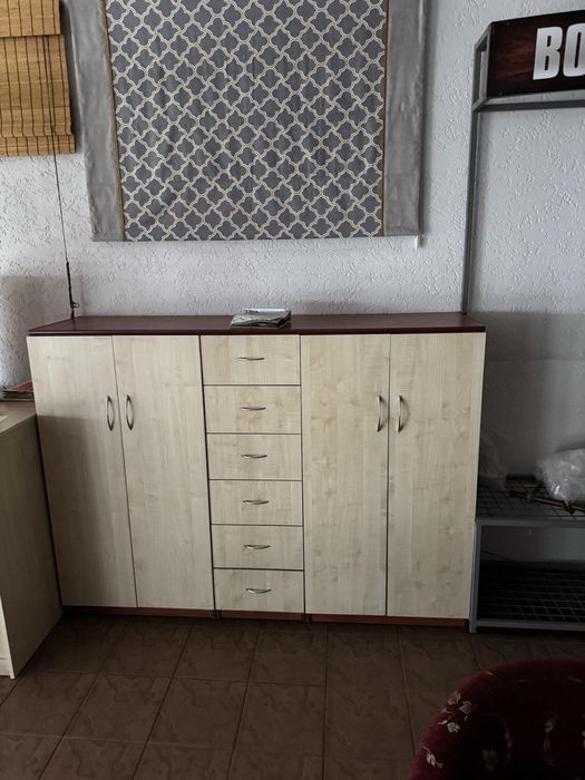 Меблі  в доброму стані для магазину,офіса