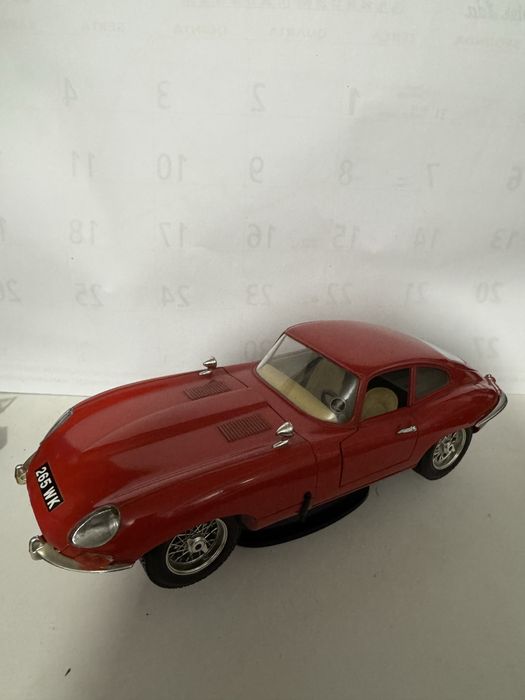 Jaguar E miniatura escala 1:18