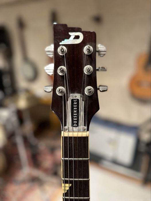 Duesenberg Grand Majesto guitar