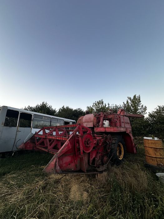 Комбайн  Massey Ferguson з документами