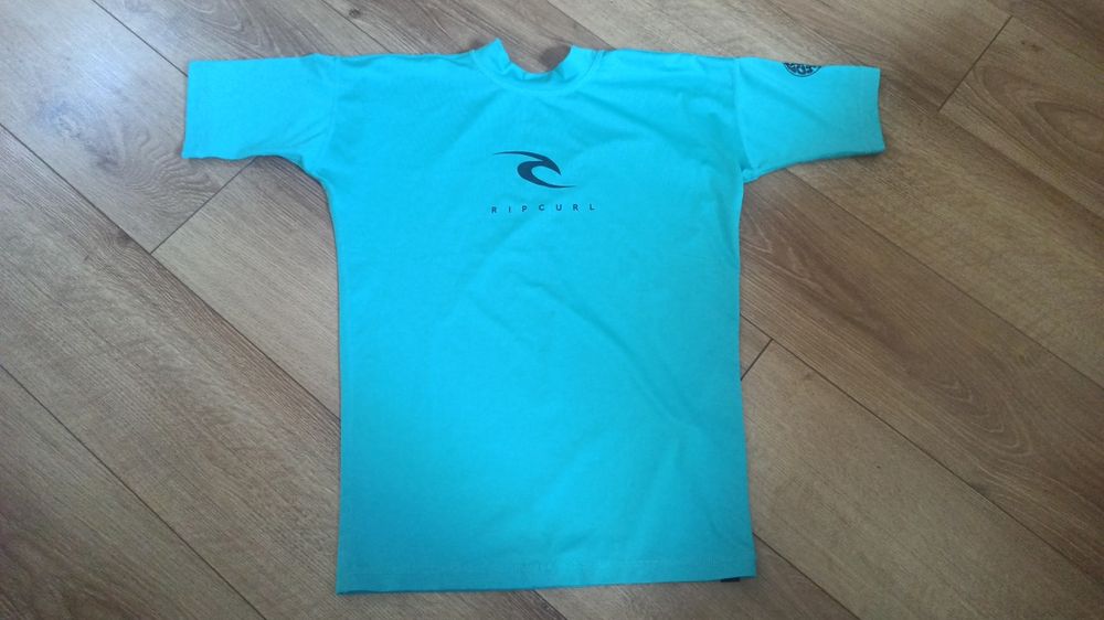 Koszulka do sportów wodnych firmy RIP Curl. Damska
