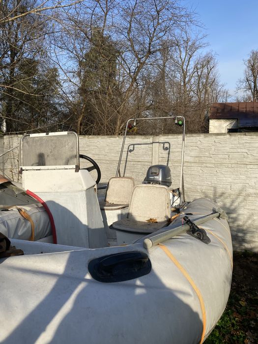 Продається човен з мотором