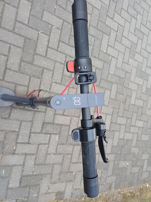 Hulajnoga elektryczna DUCATI Pro I Evo 350W 8.5"