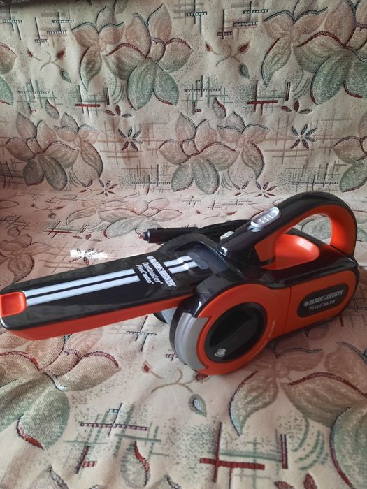 Автомобільний пелісос.