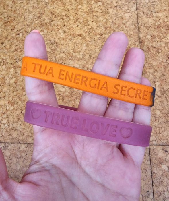 Duas pulseiras elásticas