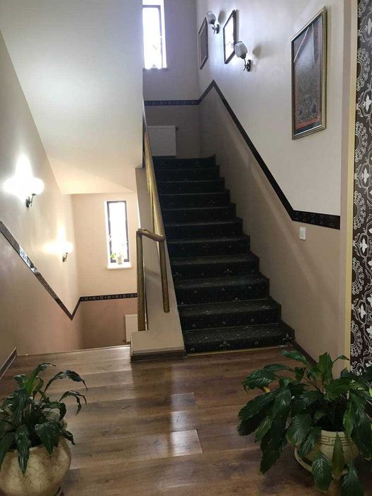 Готовый арендный бизнес: БЦ 1613 м² на 17 сотках (ул. Неделина)