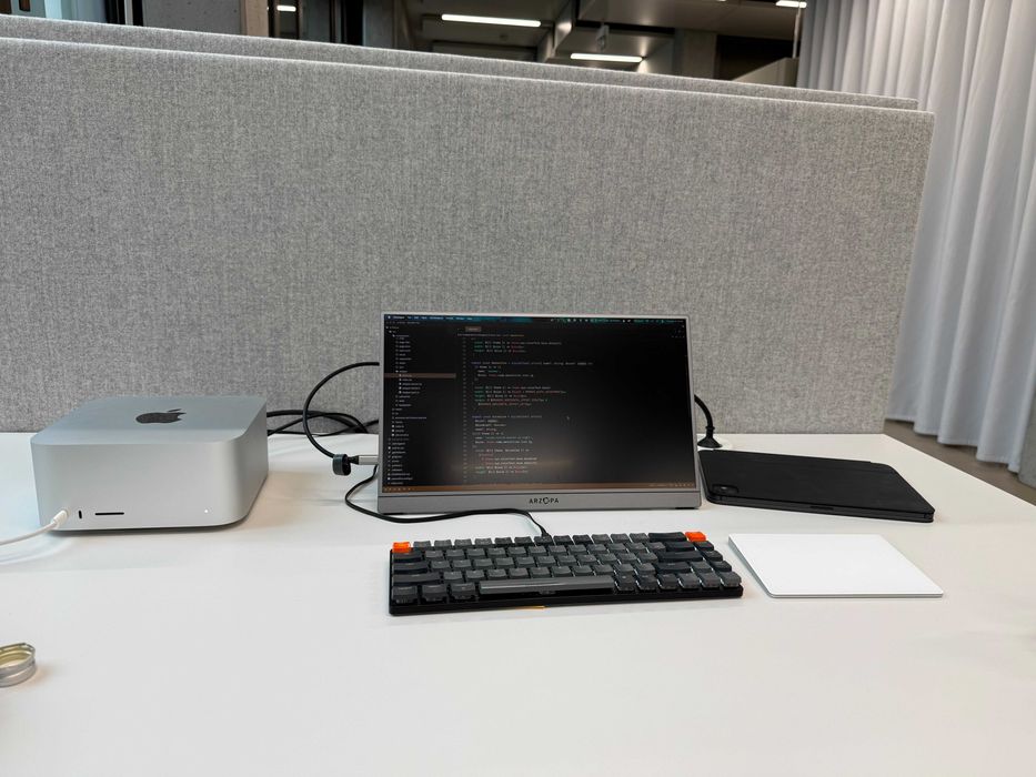 Mac Studio M2 Ultra | 192GB RAM, 2TB SSD, 24-rdzenie CPU, 76-rdzenie GPU, 32-rdzenie Neural Engine
