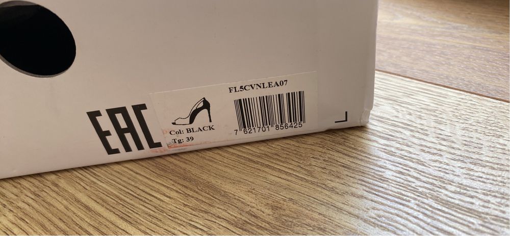 Szpilki Guess  r 39