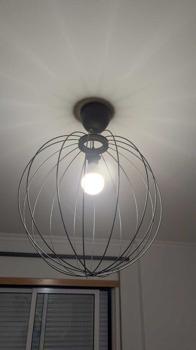 Candeeiro de quarto preto