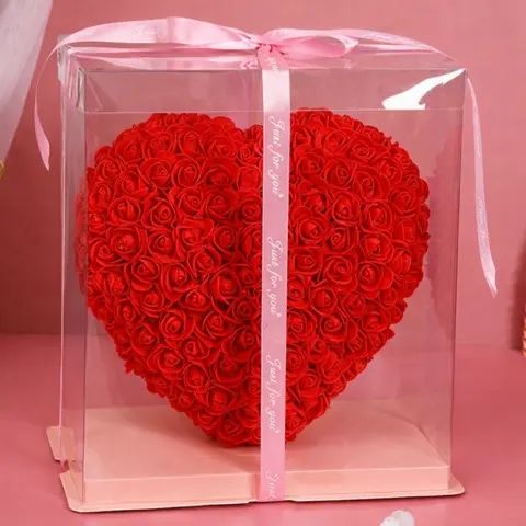 Сердечко із троянд на подарунок коханій до Дня закоханих