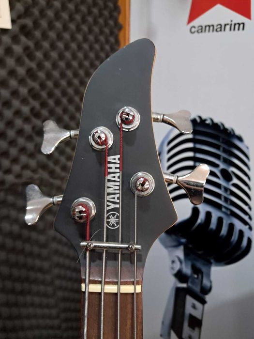 Baixo Yamaha de 4 cordas